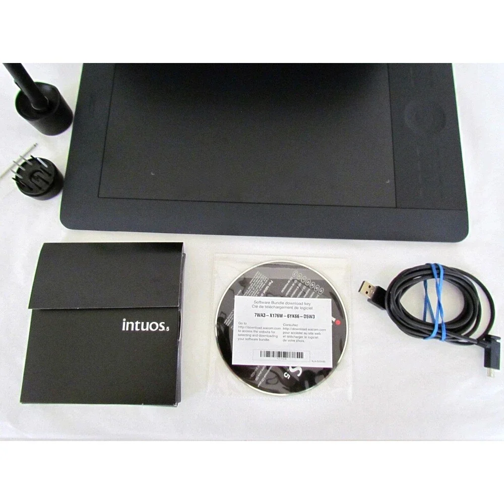 Wacom Intuos5 Touch Medium Drawing Tablet PTH-650 Complete w Pen Stand Case EUC